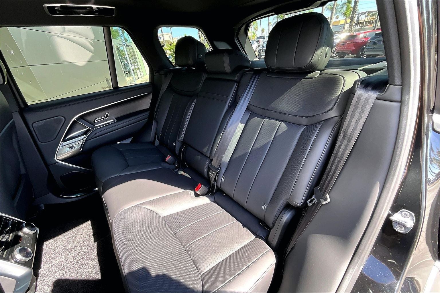 2026 Land Rover Range Rover Plug-In Hybrid SE