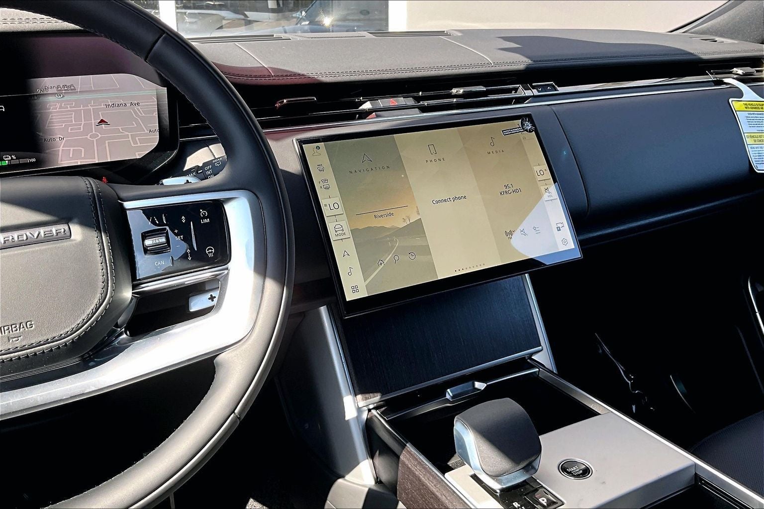 2026 Land Rover Range Rover Plug-In Hybrid SE