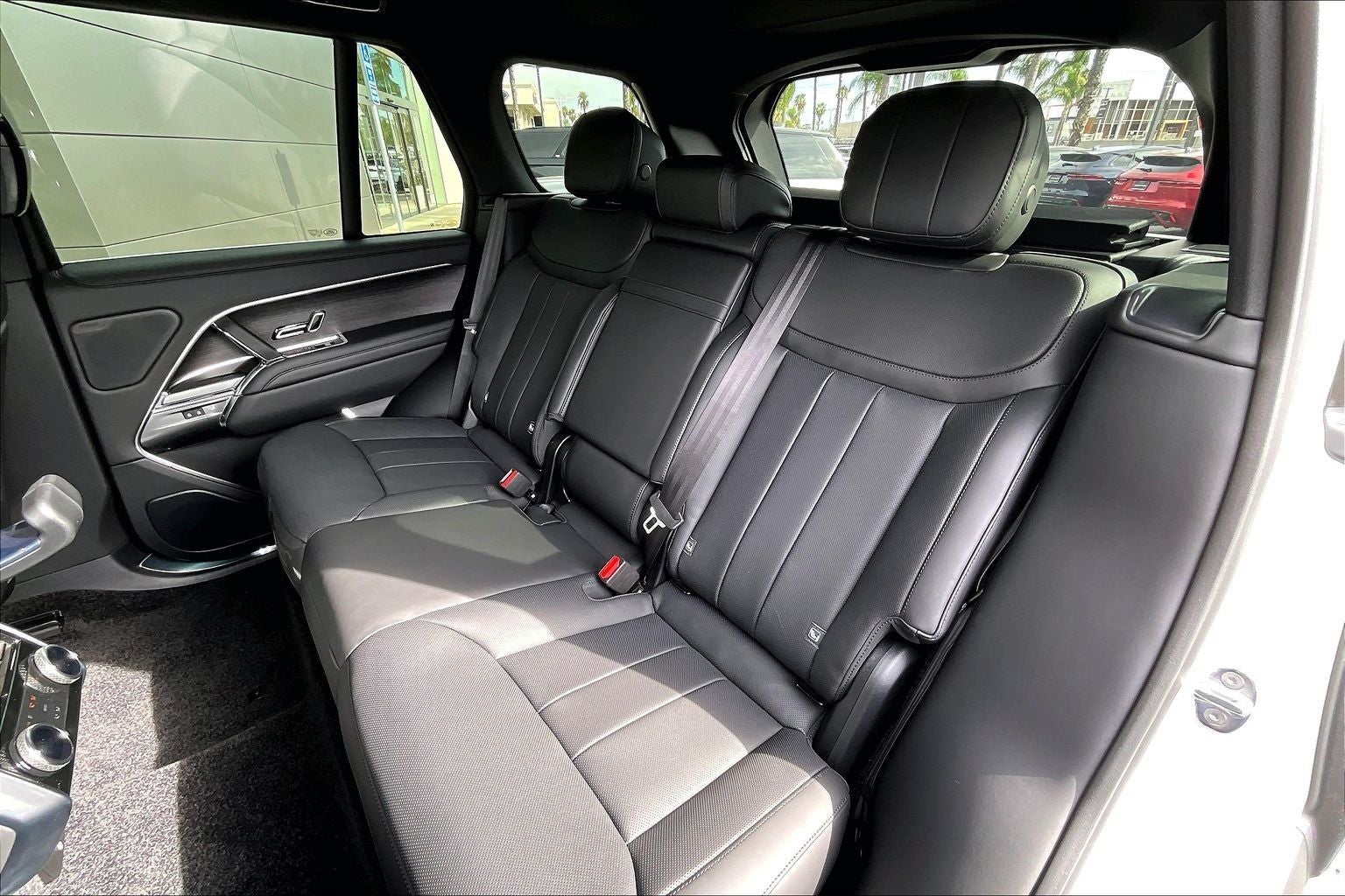 2026 Land Rover Range Rover Plug-In Hybrid SE