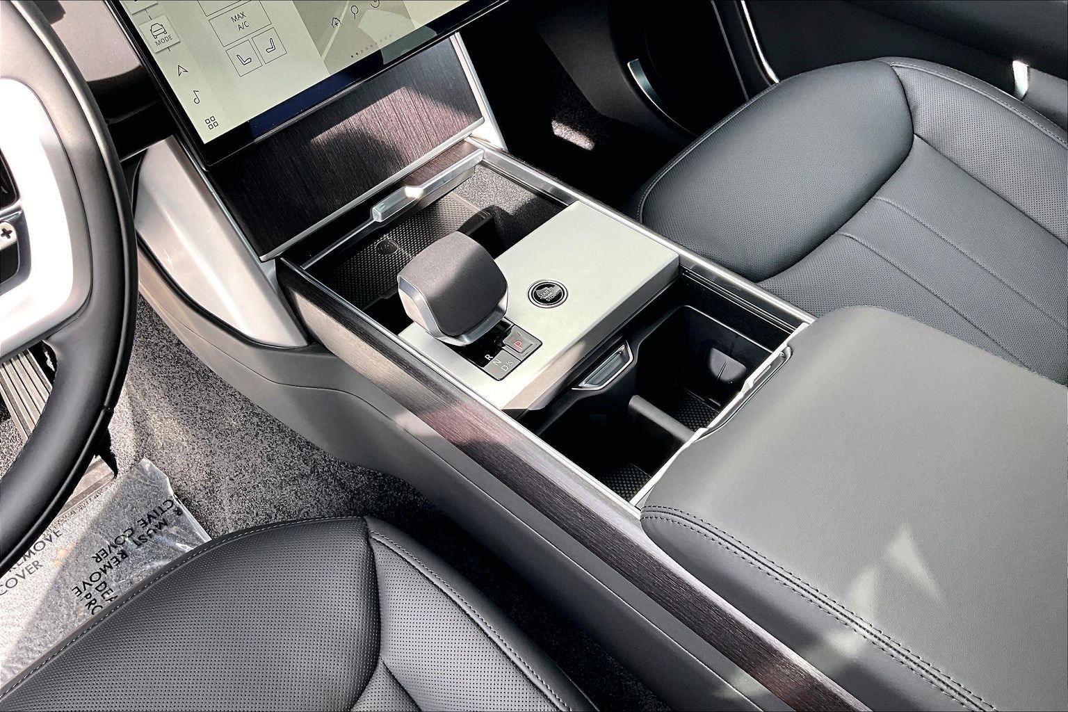 2026 Land Rover Range Rover Plug-In Hybrid SE
