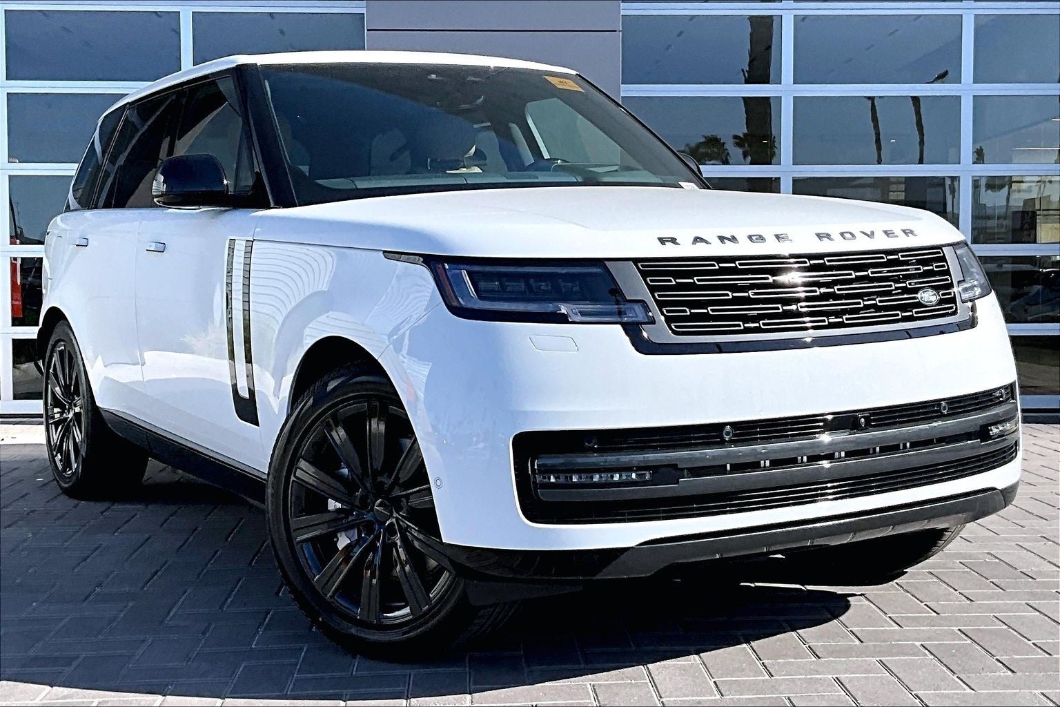 2026 Land Rover Range Rover Plug-In Hybrid SE