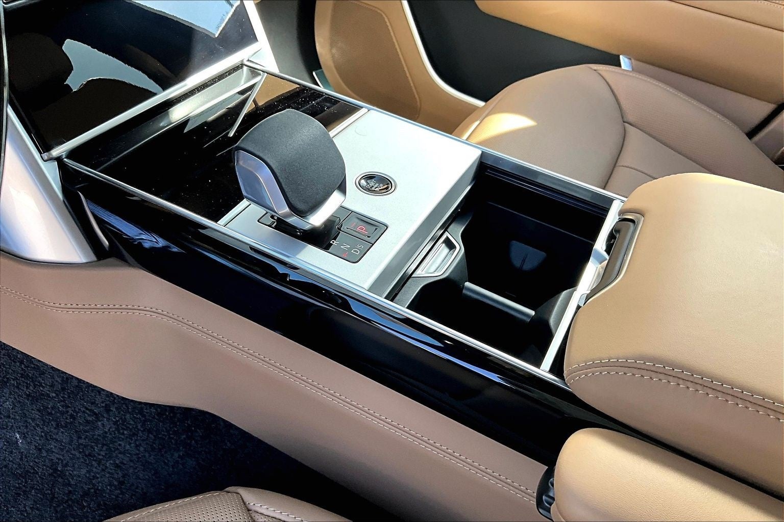 2026 Land Rover Range Rover Plug-In Hybrid SE