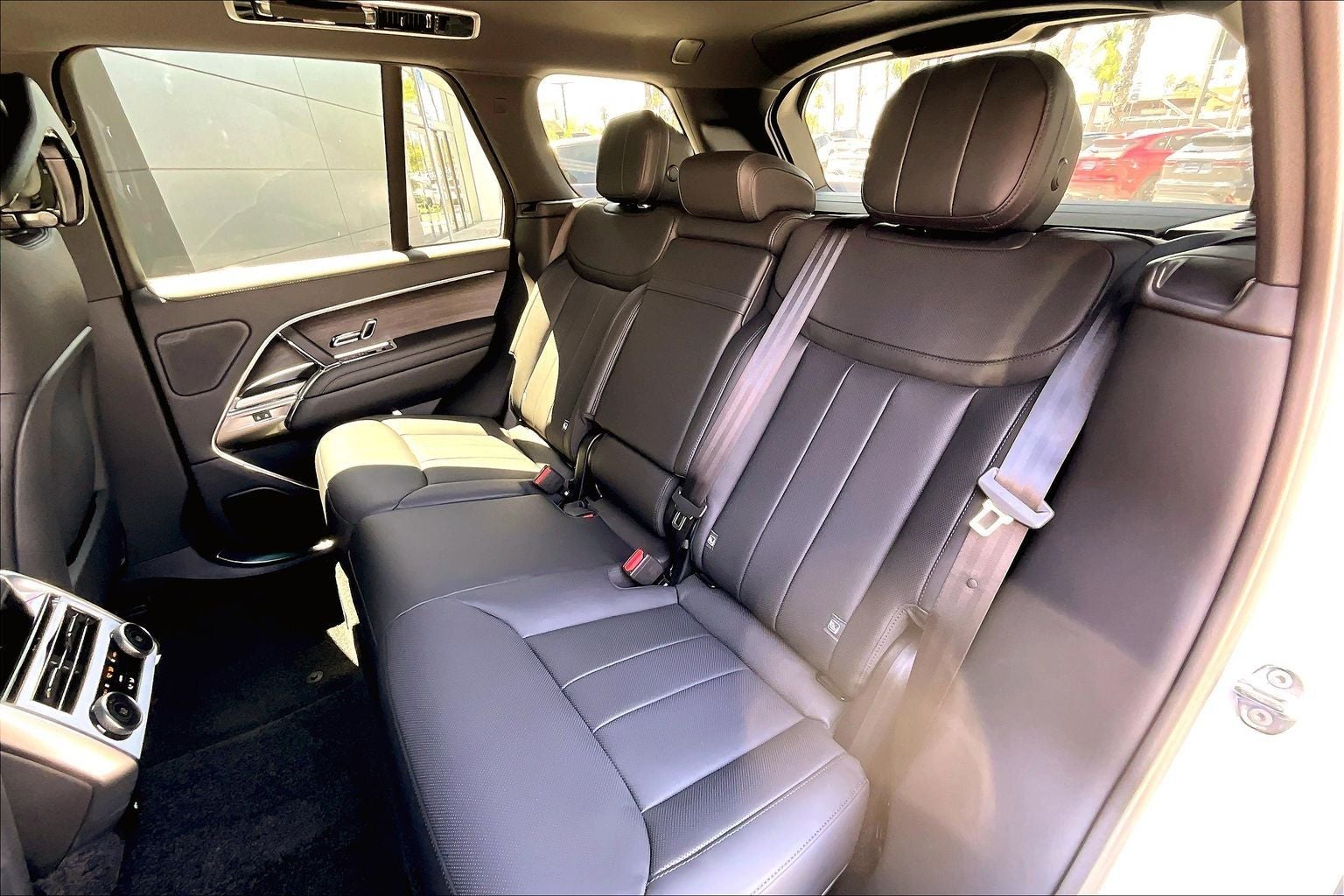 2026 Land Rover Range Rover Plug-In Hybrid SE