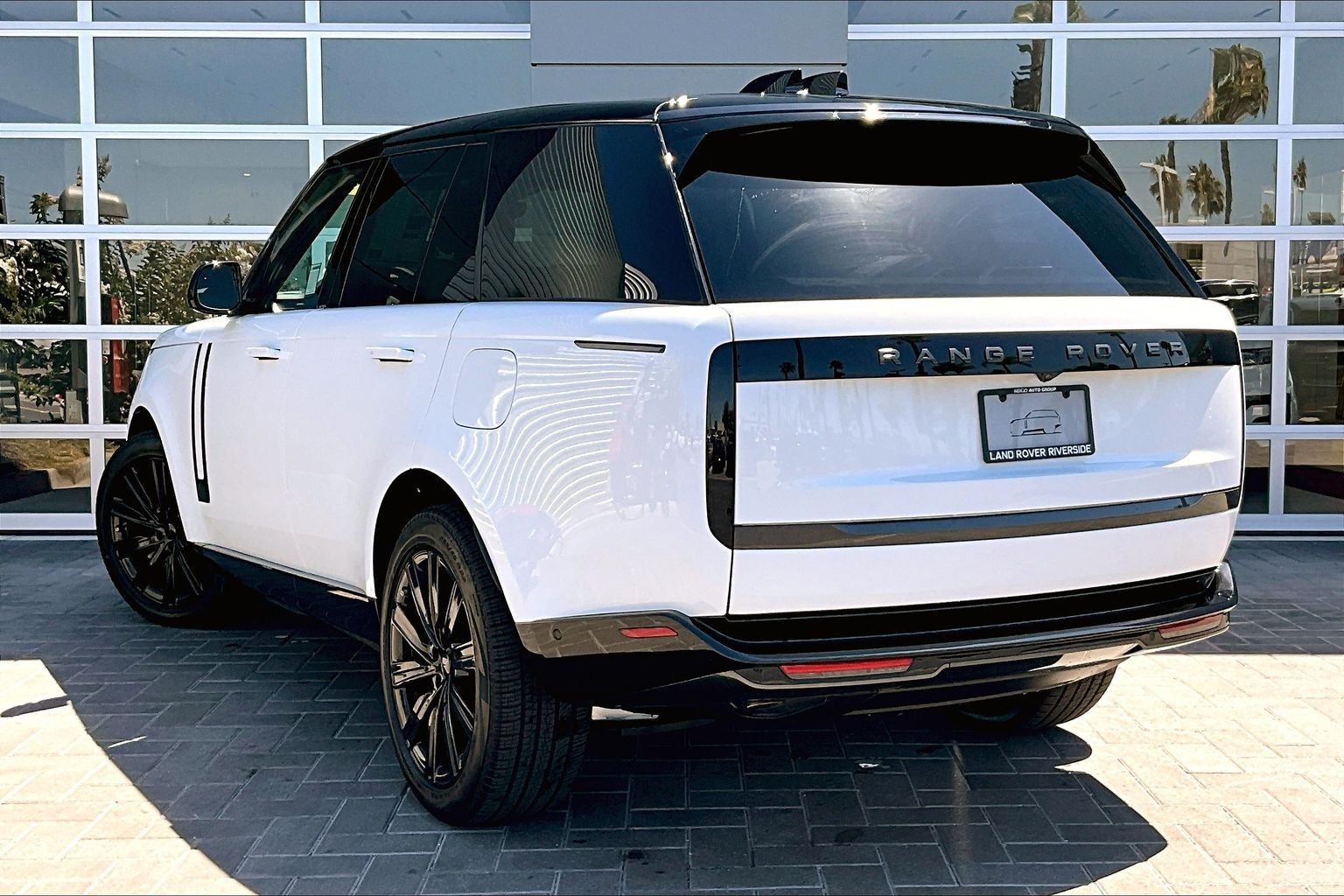 2026 Land Rover Range Rover Plug-In Hybrid SE