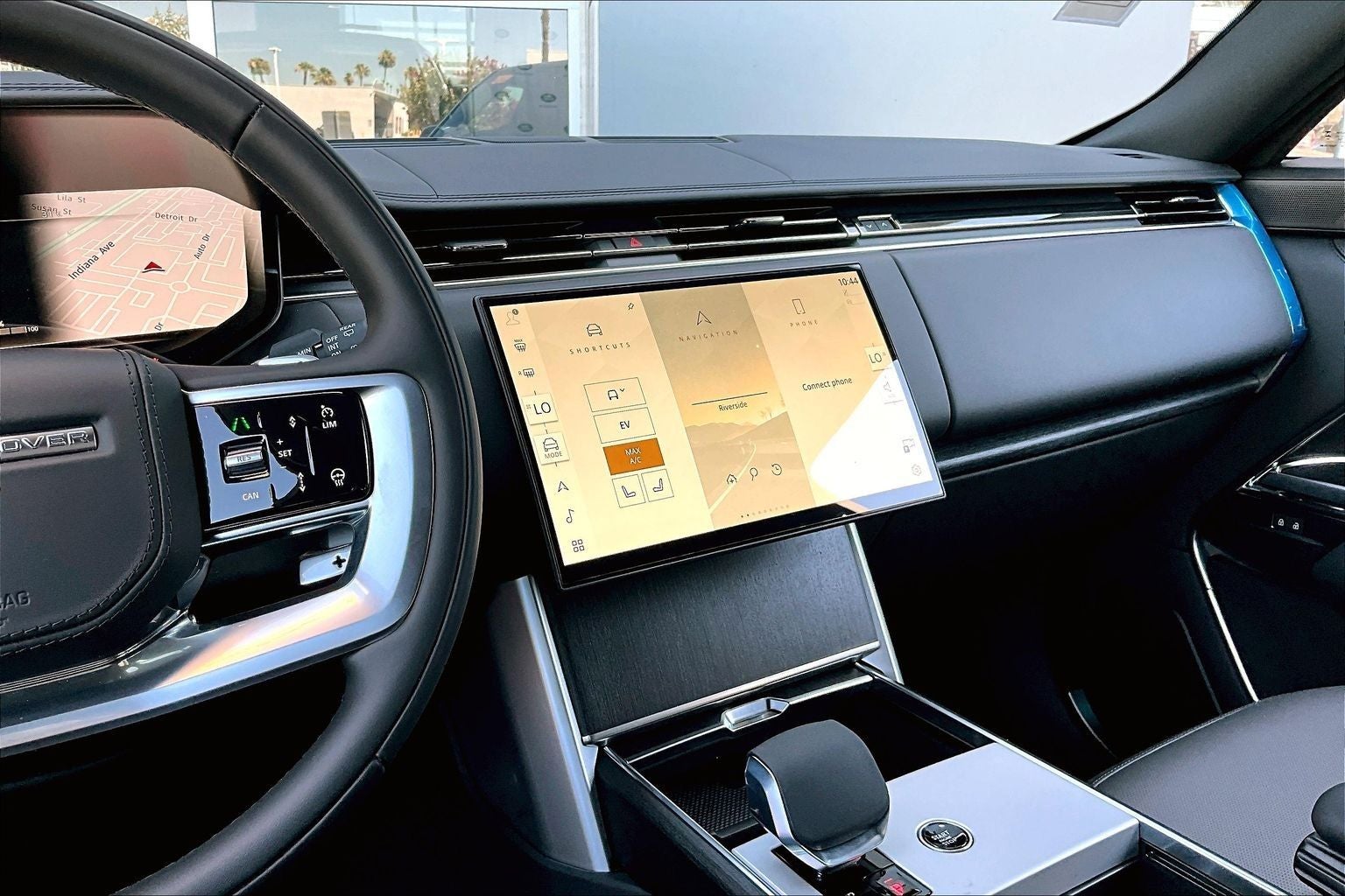 2026 Land Rover Range Rover Plug-In Hybrid SE