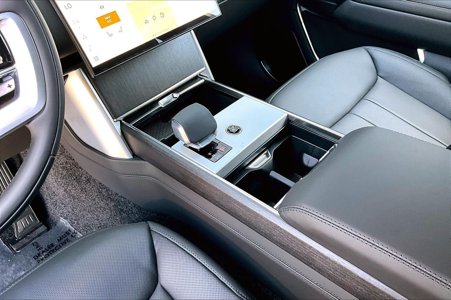 2026 Land Rover Range Rover Plug-In Hybrid SE