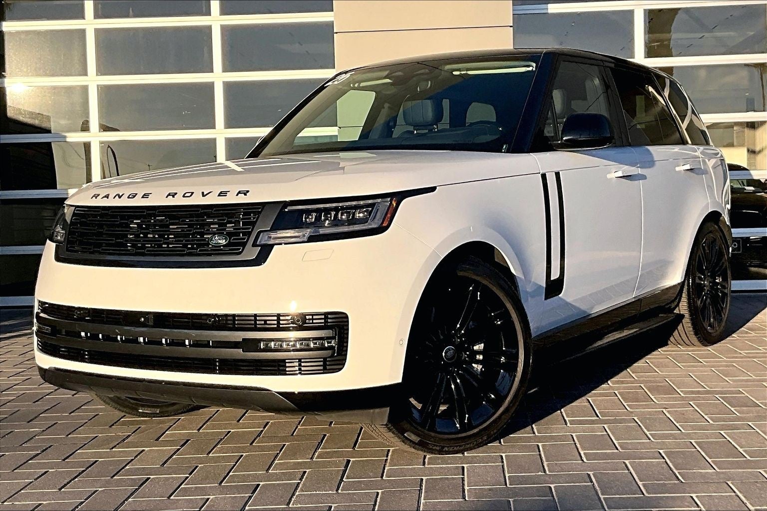 2025 Land Rover Range Rover SE