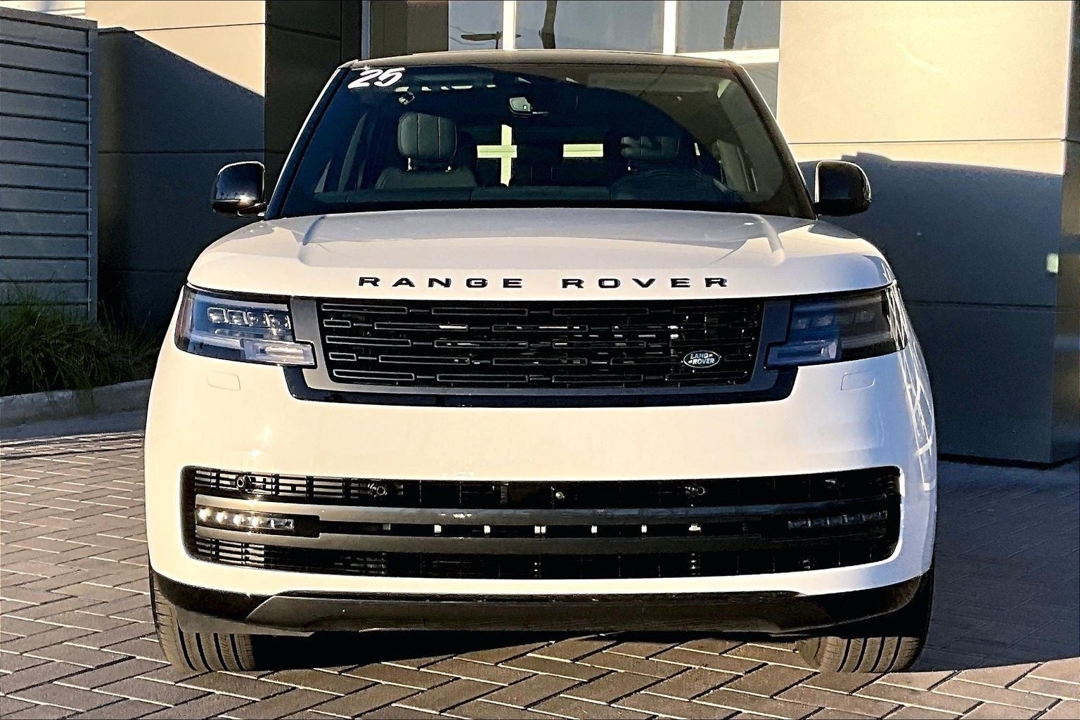 2025 Land Rover Range Rover SE