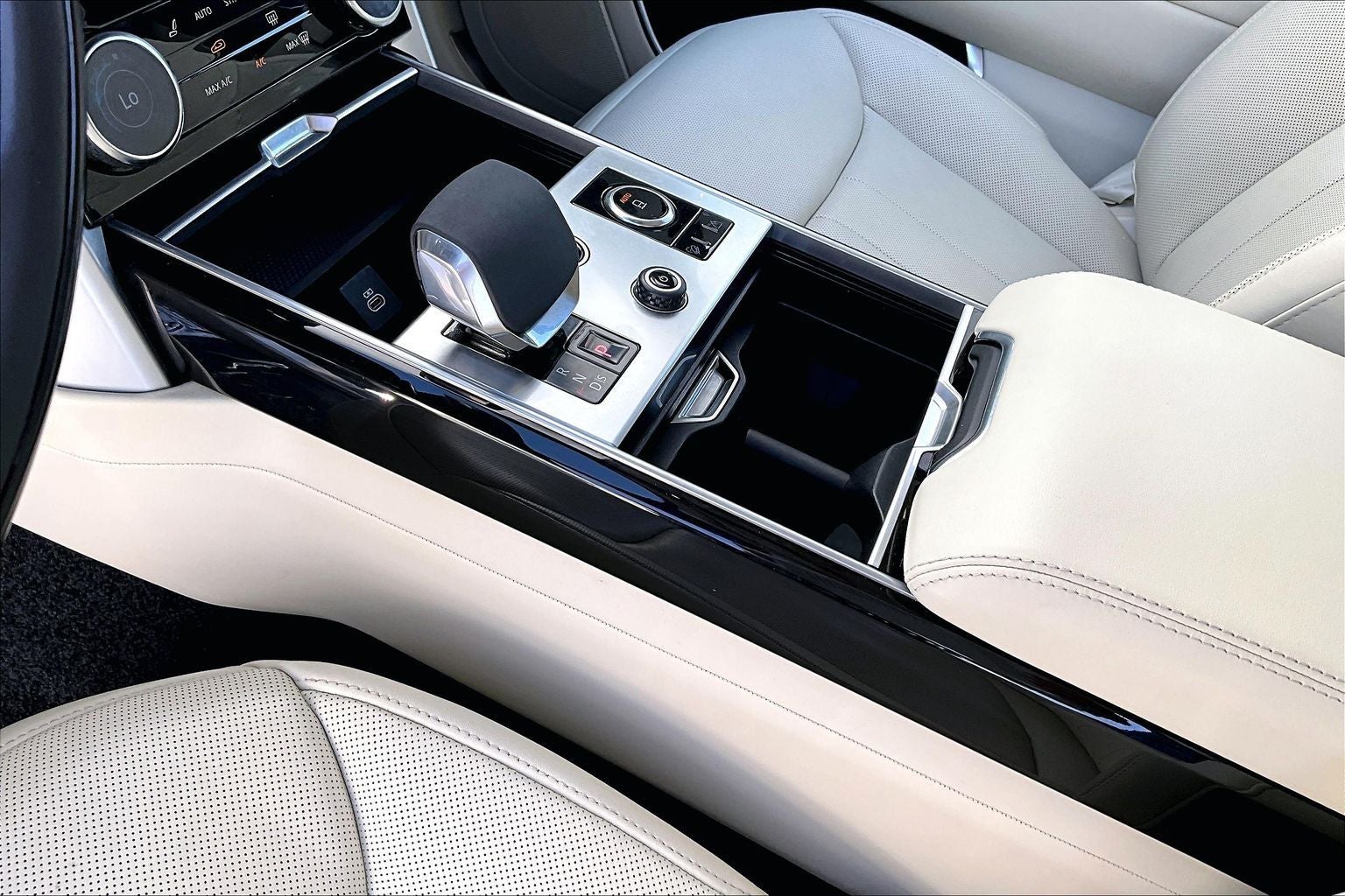 2023 Land Rover Range Rover SE LWB