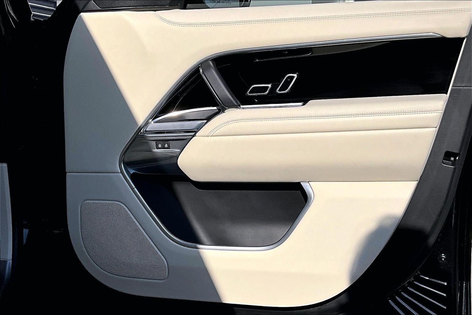 2023 Land Rover Range Rover SE LWB