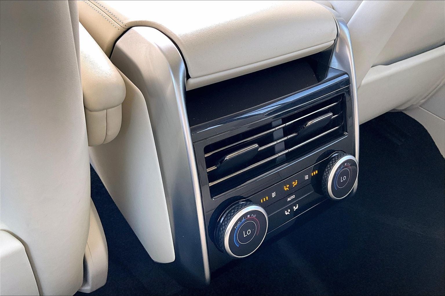 2023 Land Rover Range Rover SE LWB