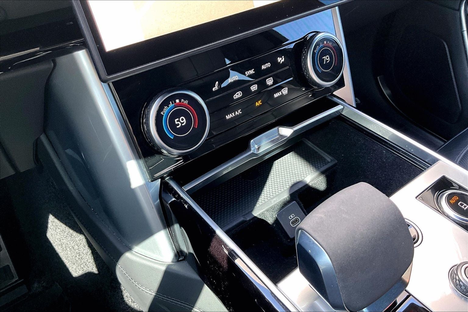 2023 Land Rover Range Rover SE LWB