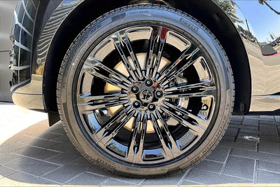 2026 Land Rover Range Rover SE LWB