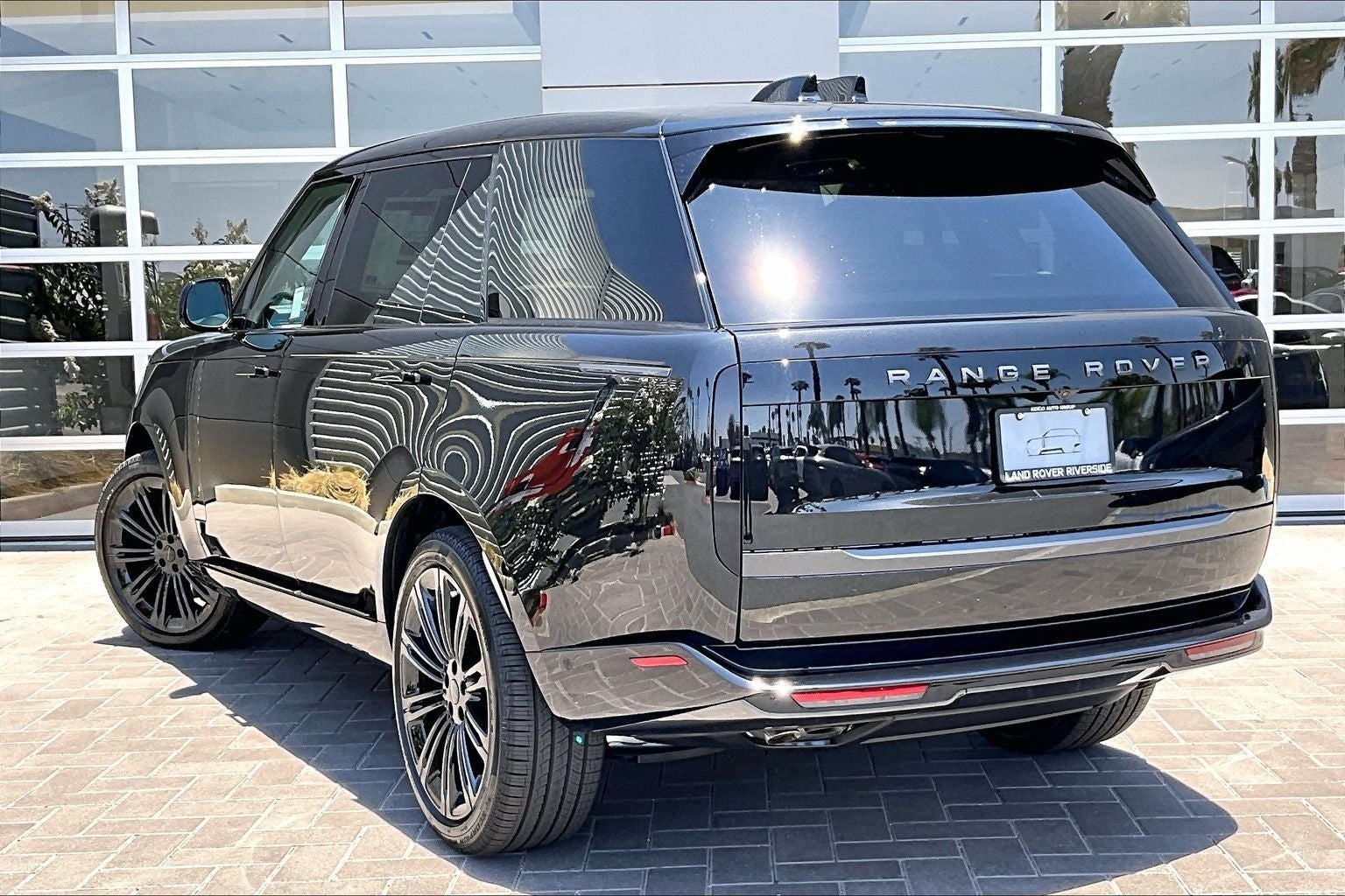 2026 Land Rover Range Rover SE LWB