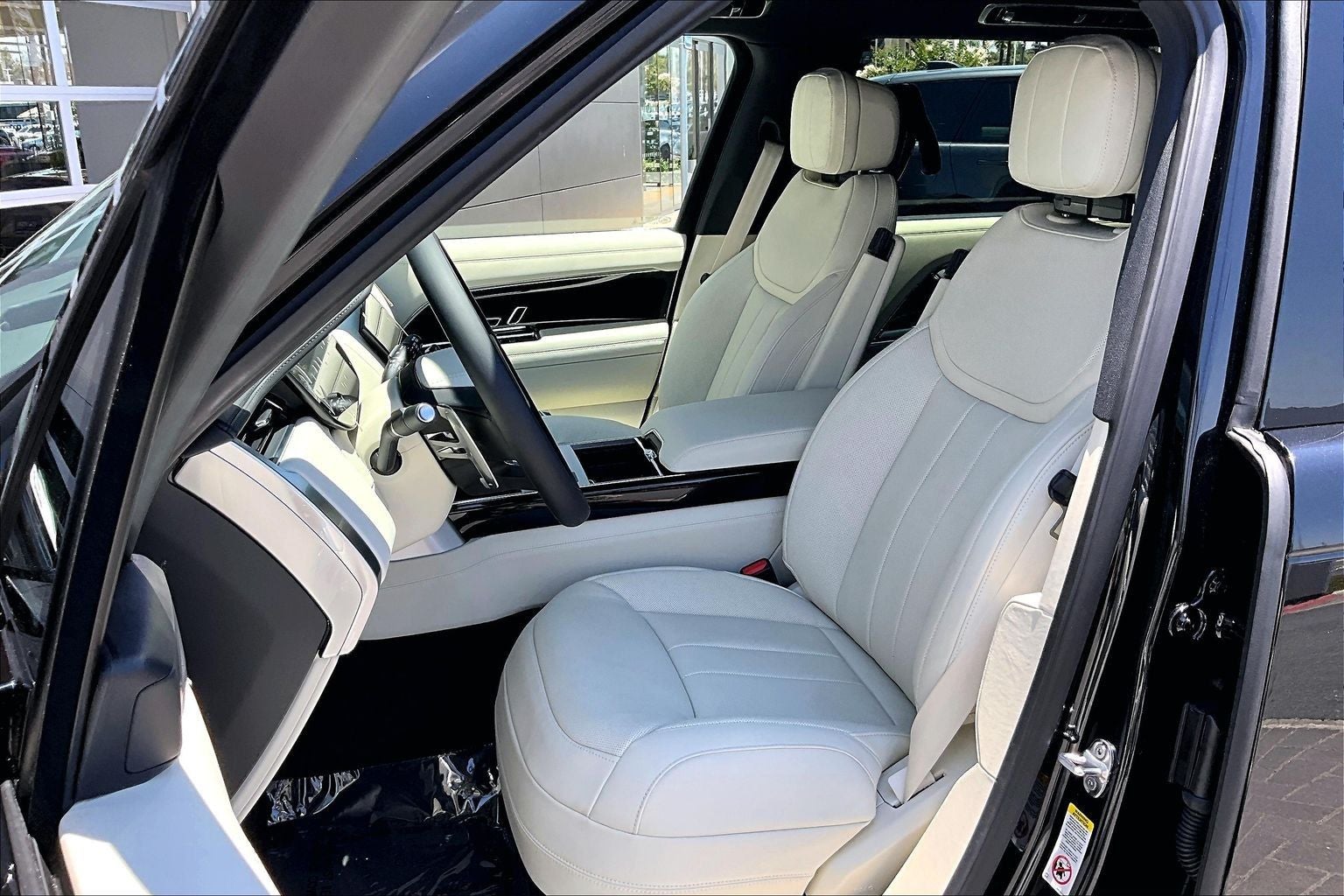 2026 Land Rover Range Rover SE LWB