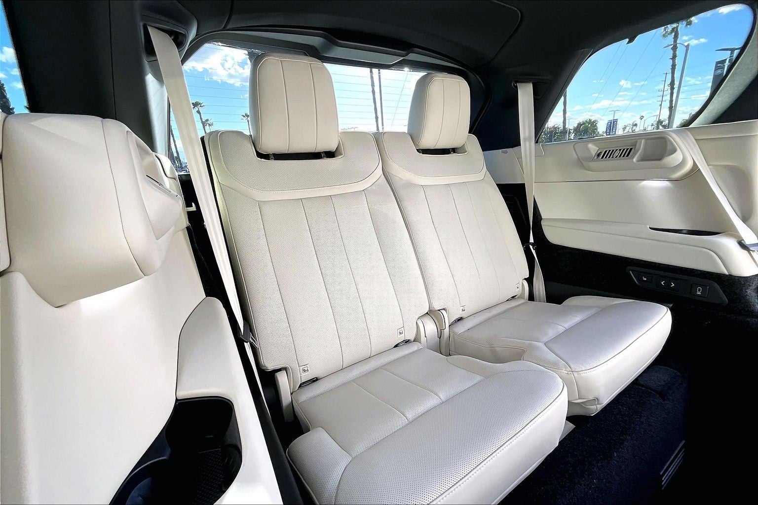 2026 Land Rover Range Rover SE LWB