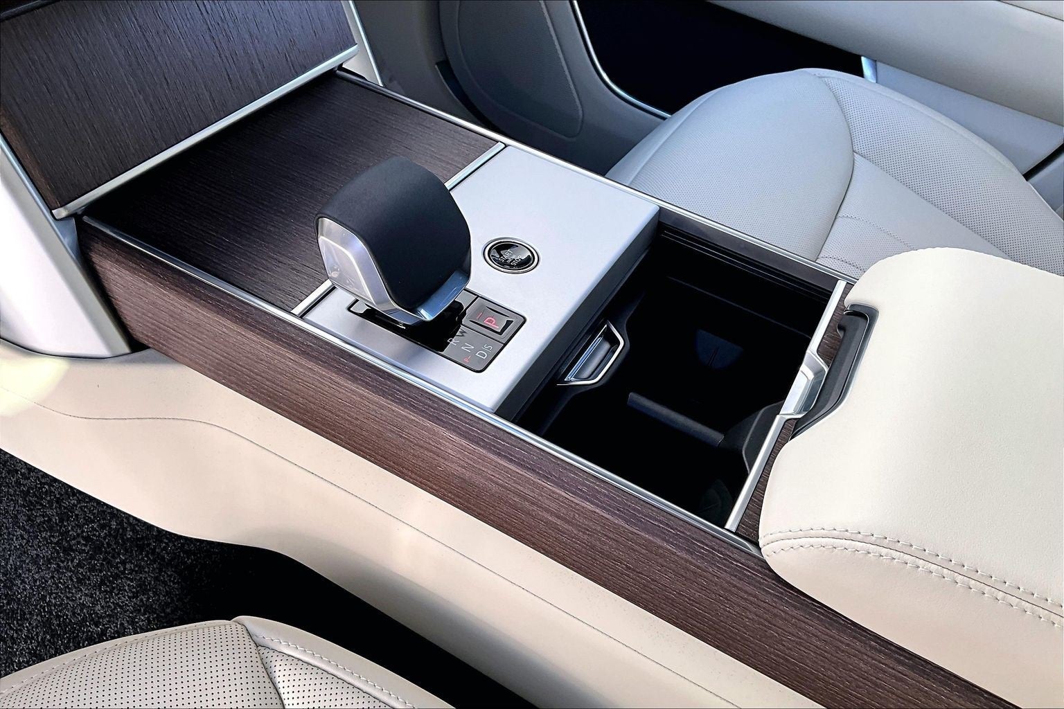 2026 Land Rover Range Rover SE LWB