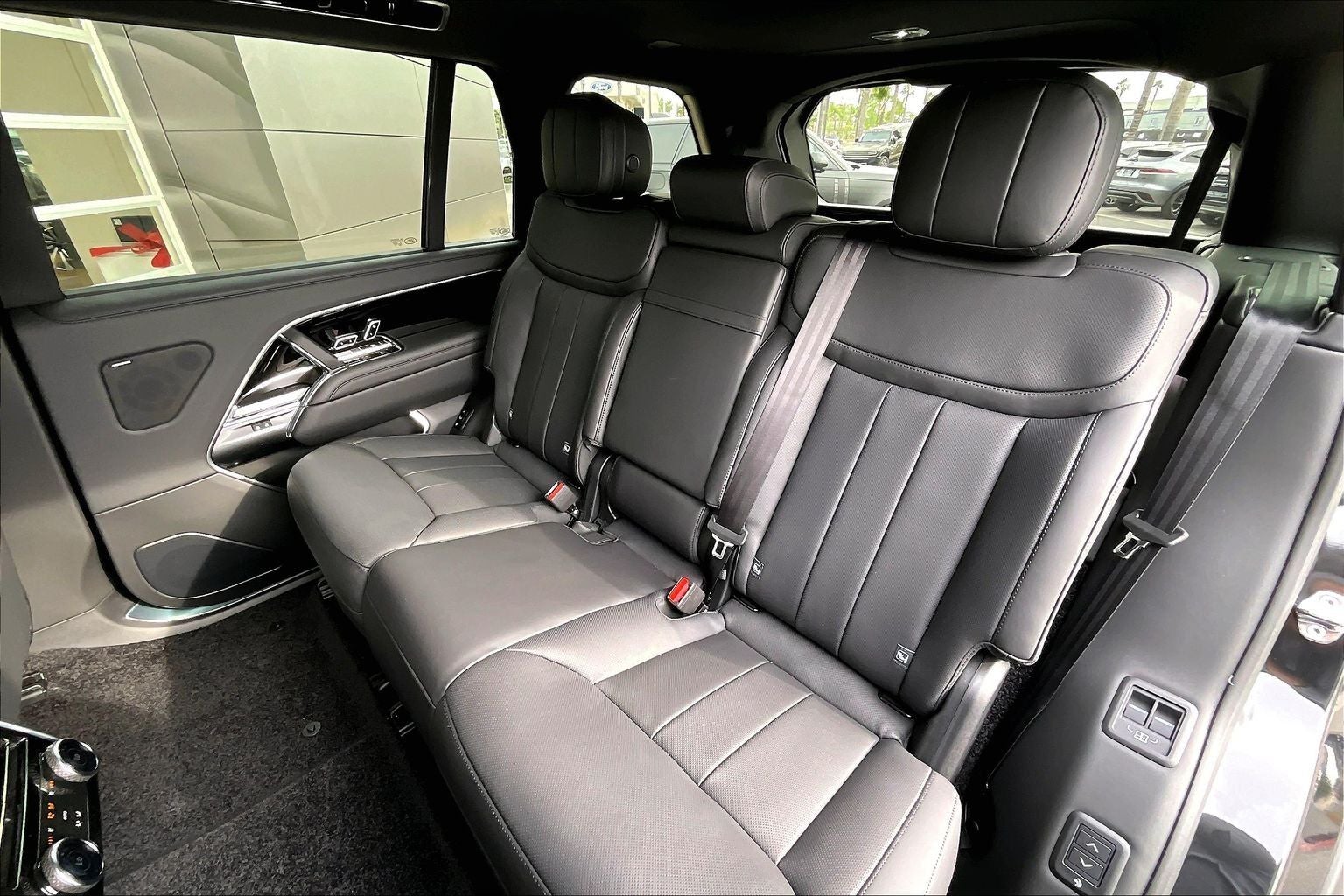 2026 Land Rover Range Rover SE LWB