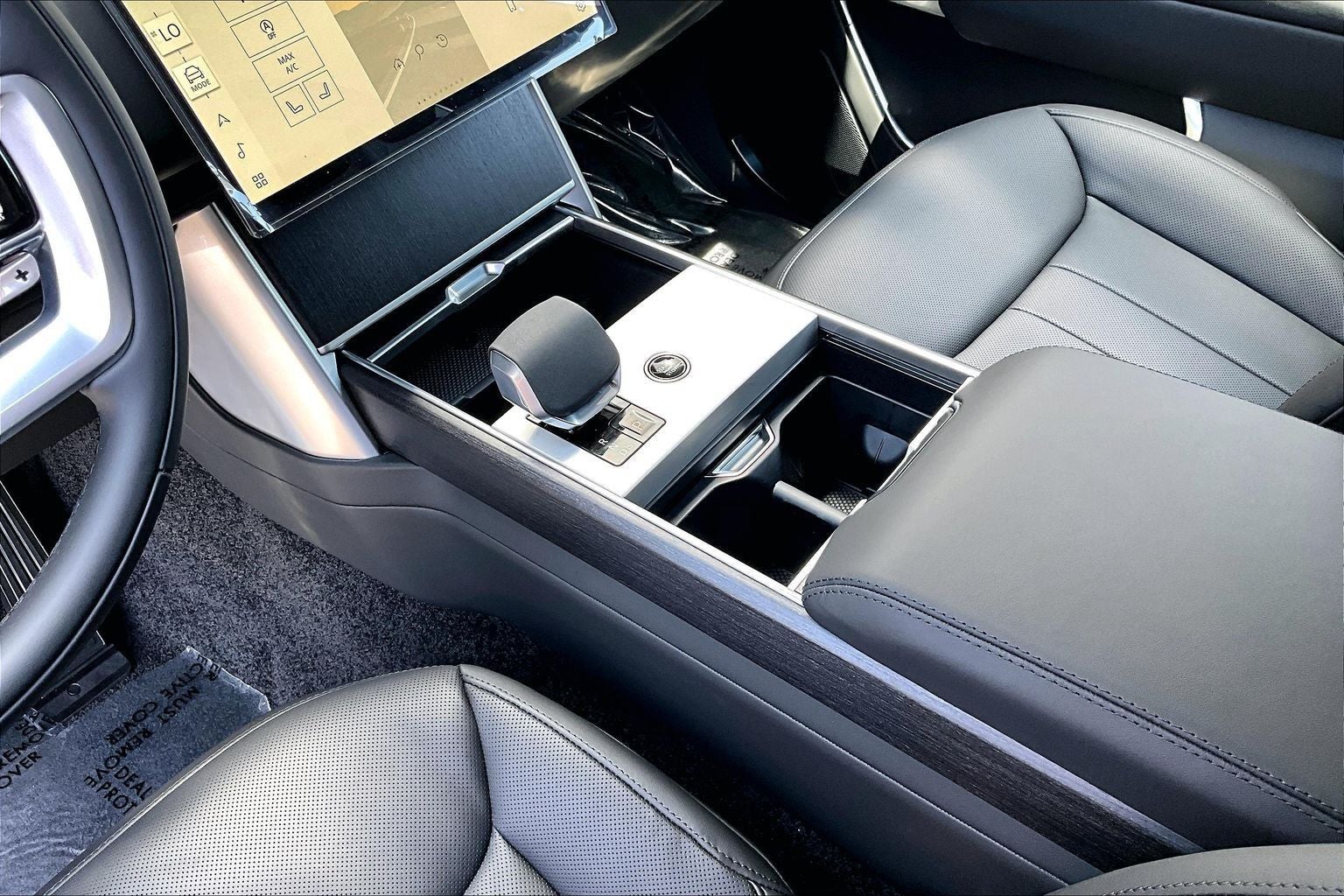 2026 Land Rover Range Rover SE LWB