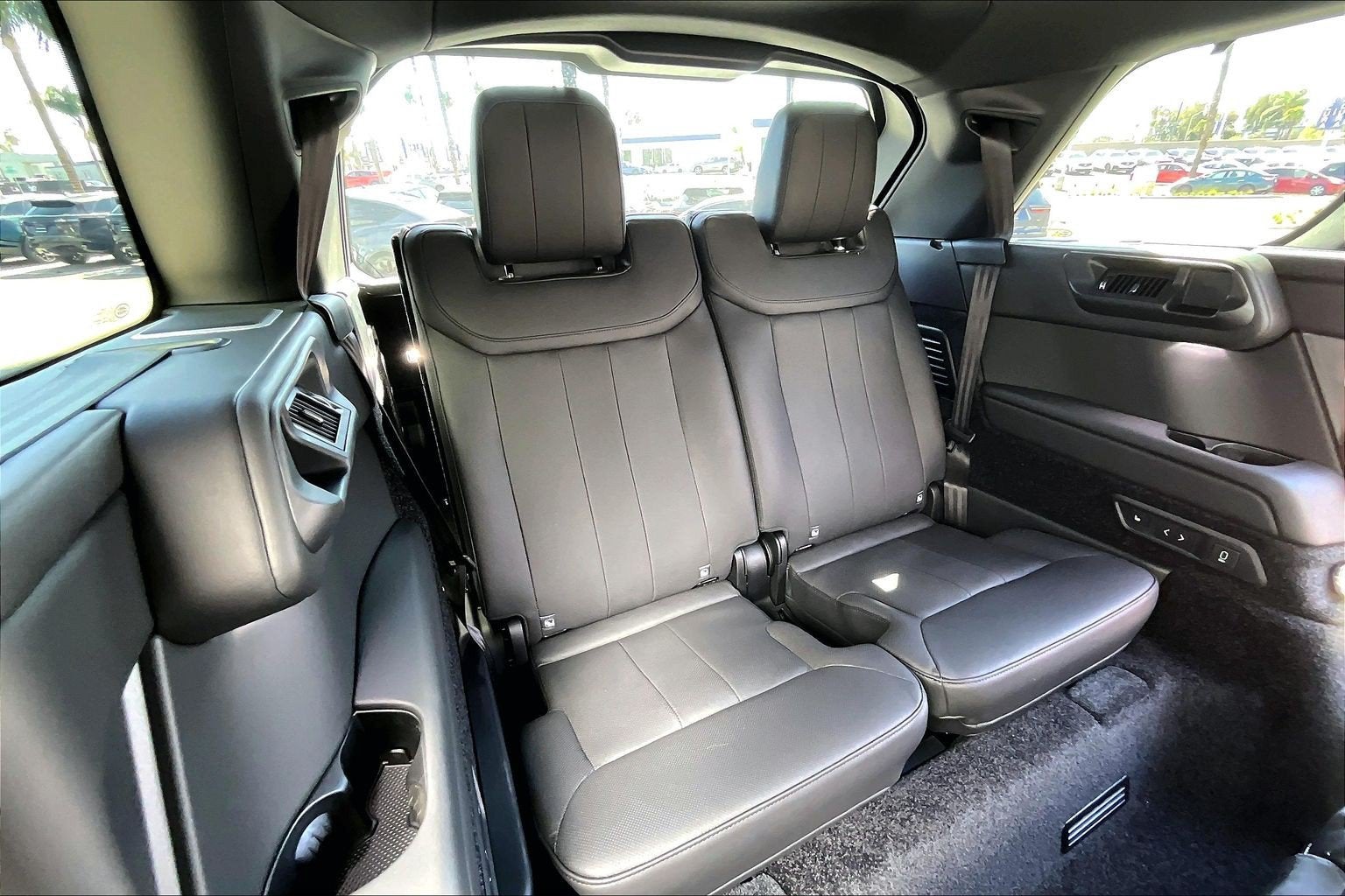 2026 Land Rover Range Rover SE LWB