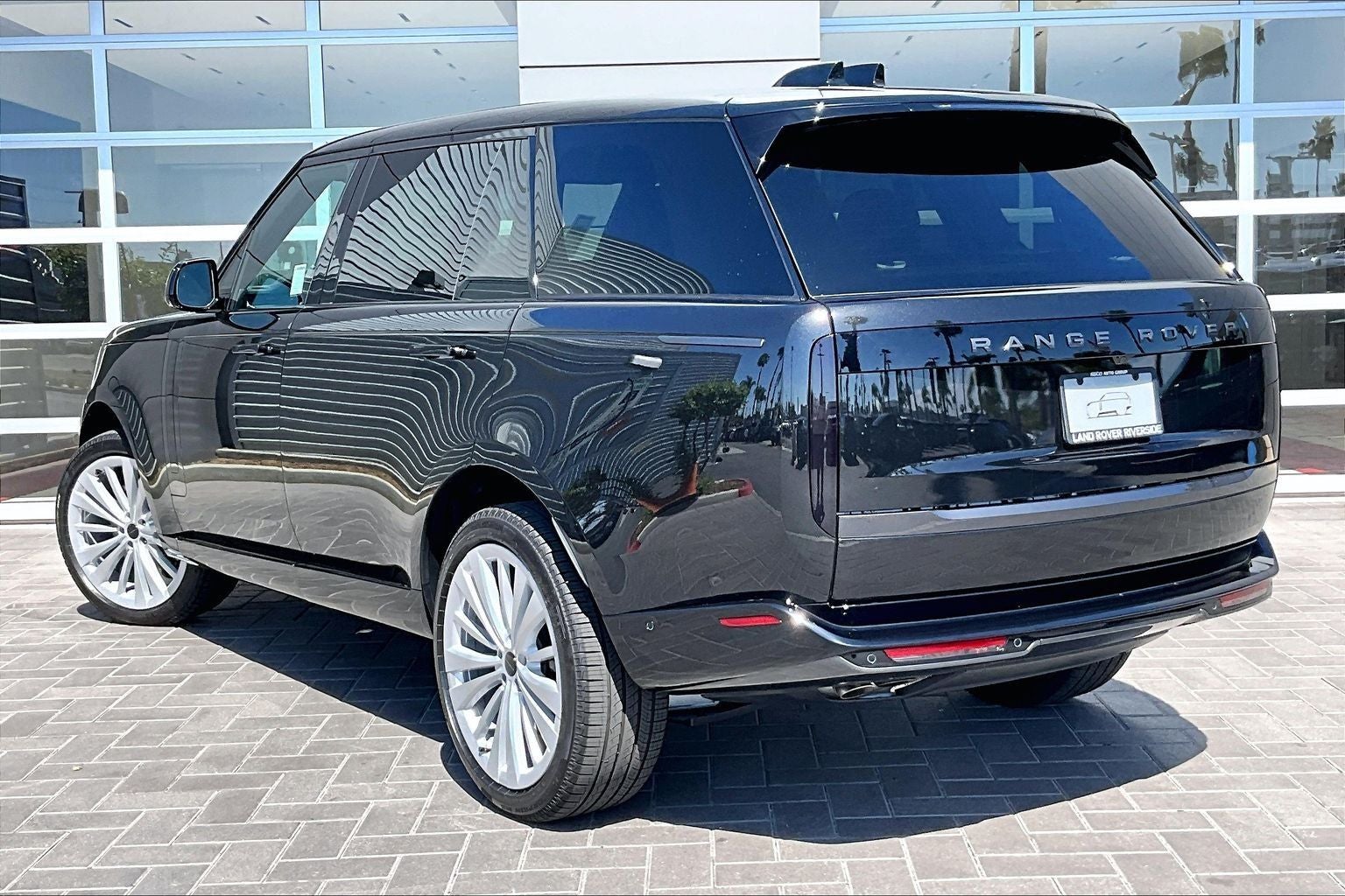2026 Land Rover Range Rover SE LWB