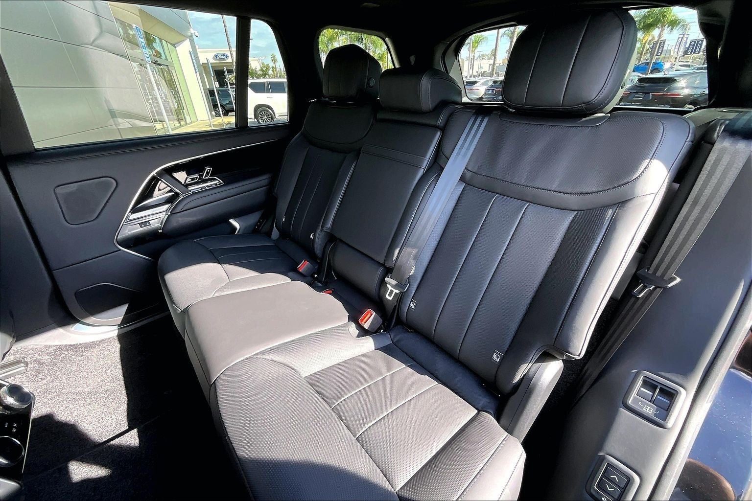 2026 Land Rover Range Rover SE LWB