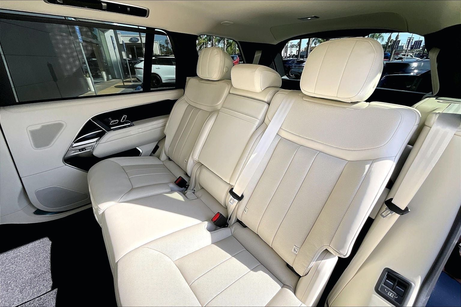 2026 Land Rover Range Rover SE LWB