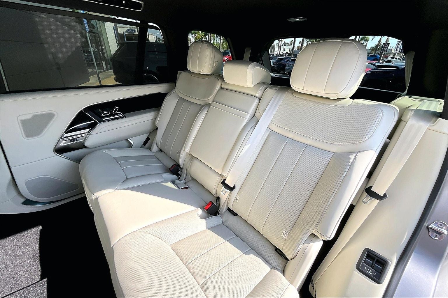 2026 Land Rover Range Rover SE LWB
