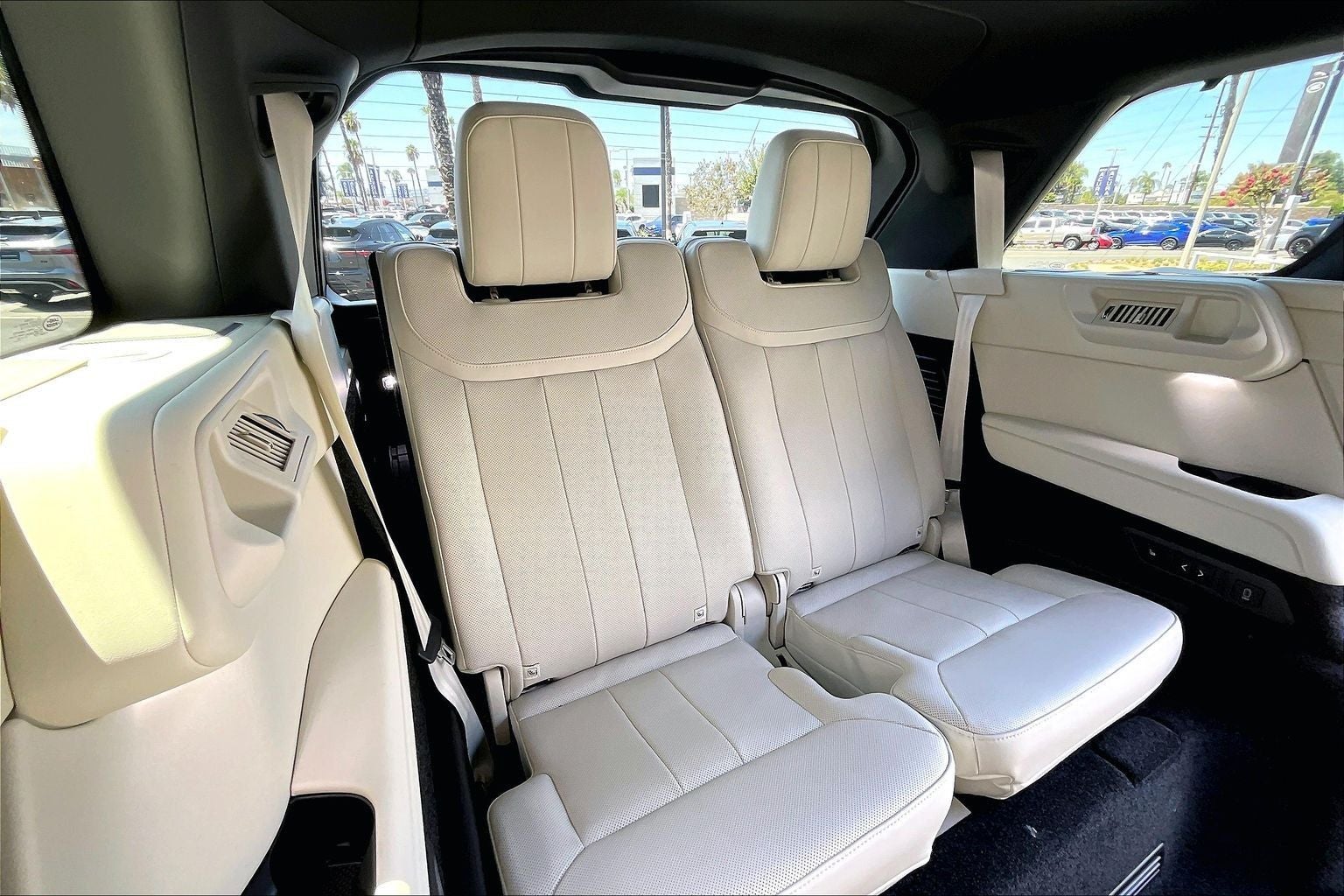 2026 Land Rover Range Rover SE LWB