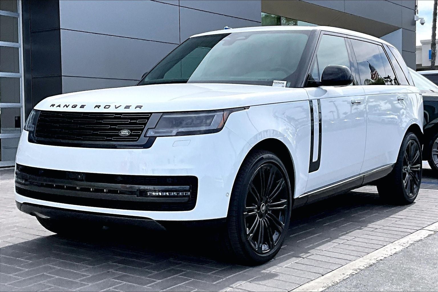 2025 Land Rover Range Rover SE LWB