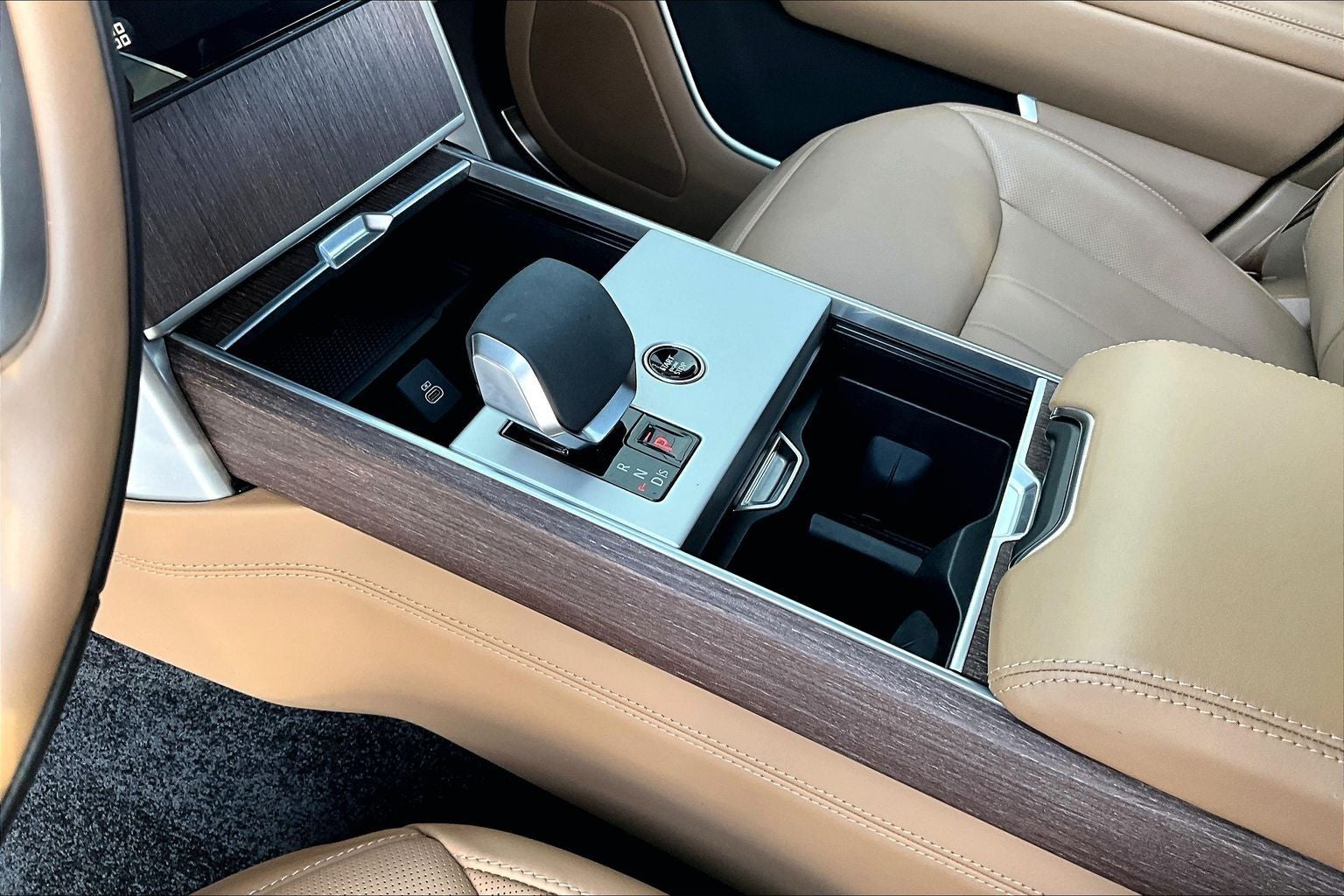 2025 Land Rover Range Rover SE LWB