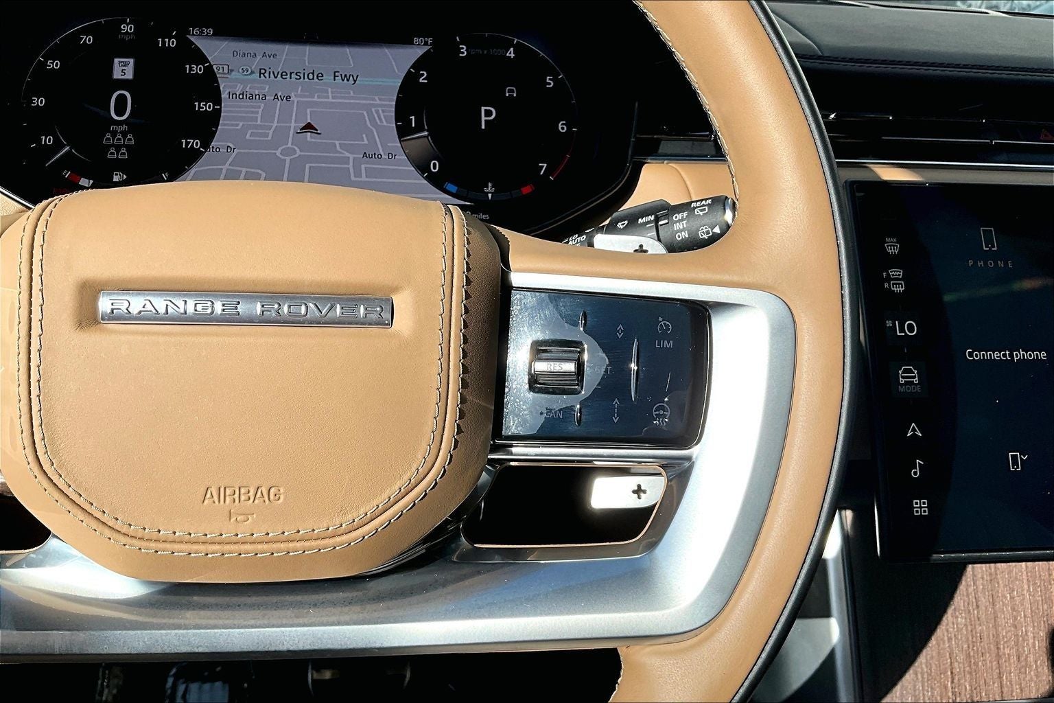 2025 Land Rover Range Rover SE LWB