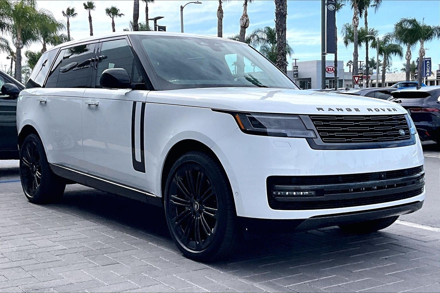 2025 Land Rover Range Rover SE LWB
