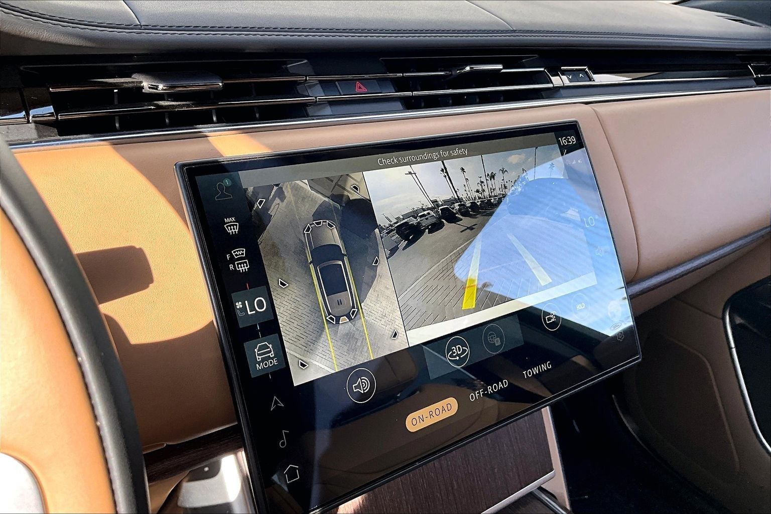 2025 Land Rover Range Rover SE LWB