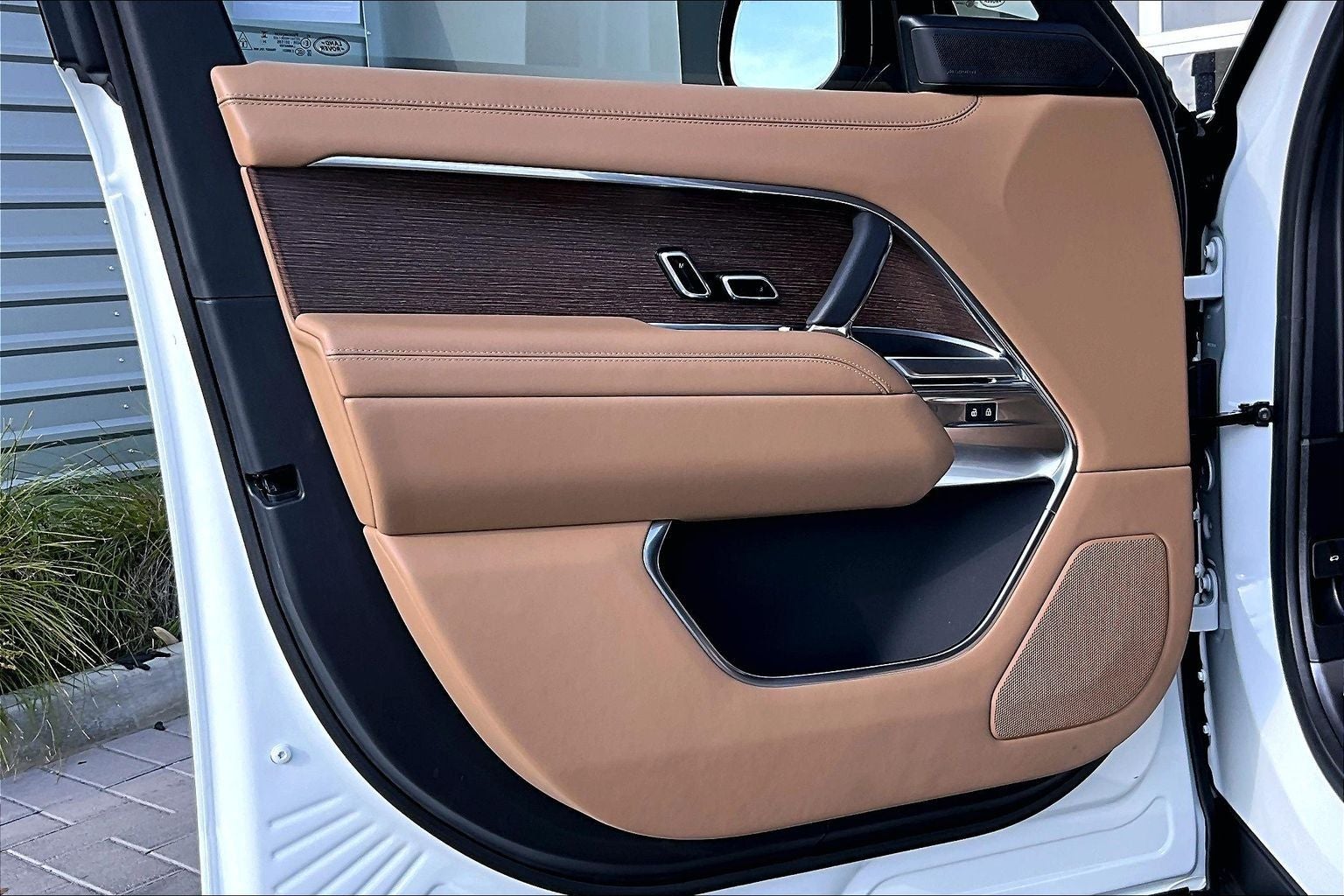 2025 Land Rover Range Rover SE LWB