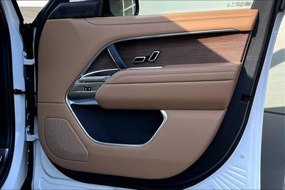 2025 Land Rover Range Rover SE LWB