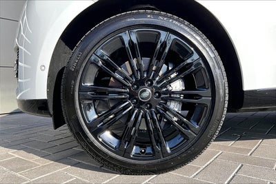 2025 Land Rover Range Rover SE LWB