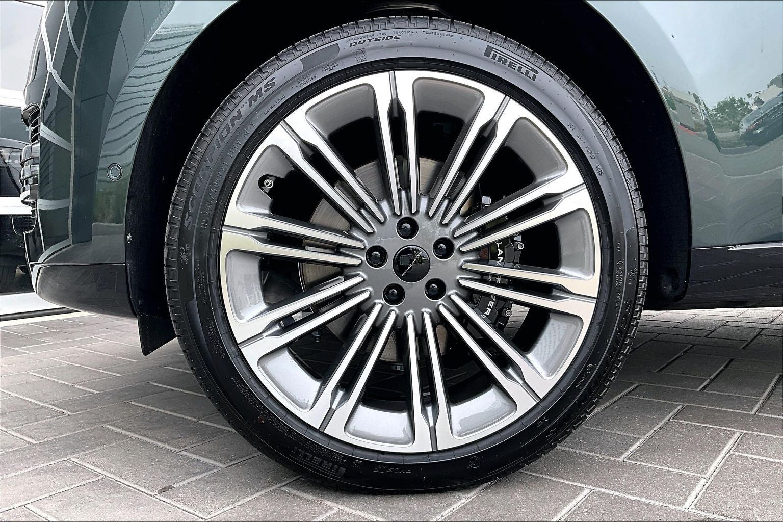 2026 Land Rover Range Rover SE LWB