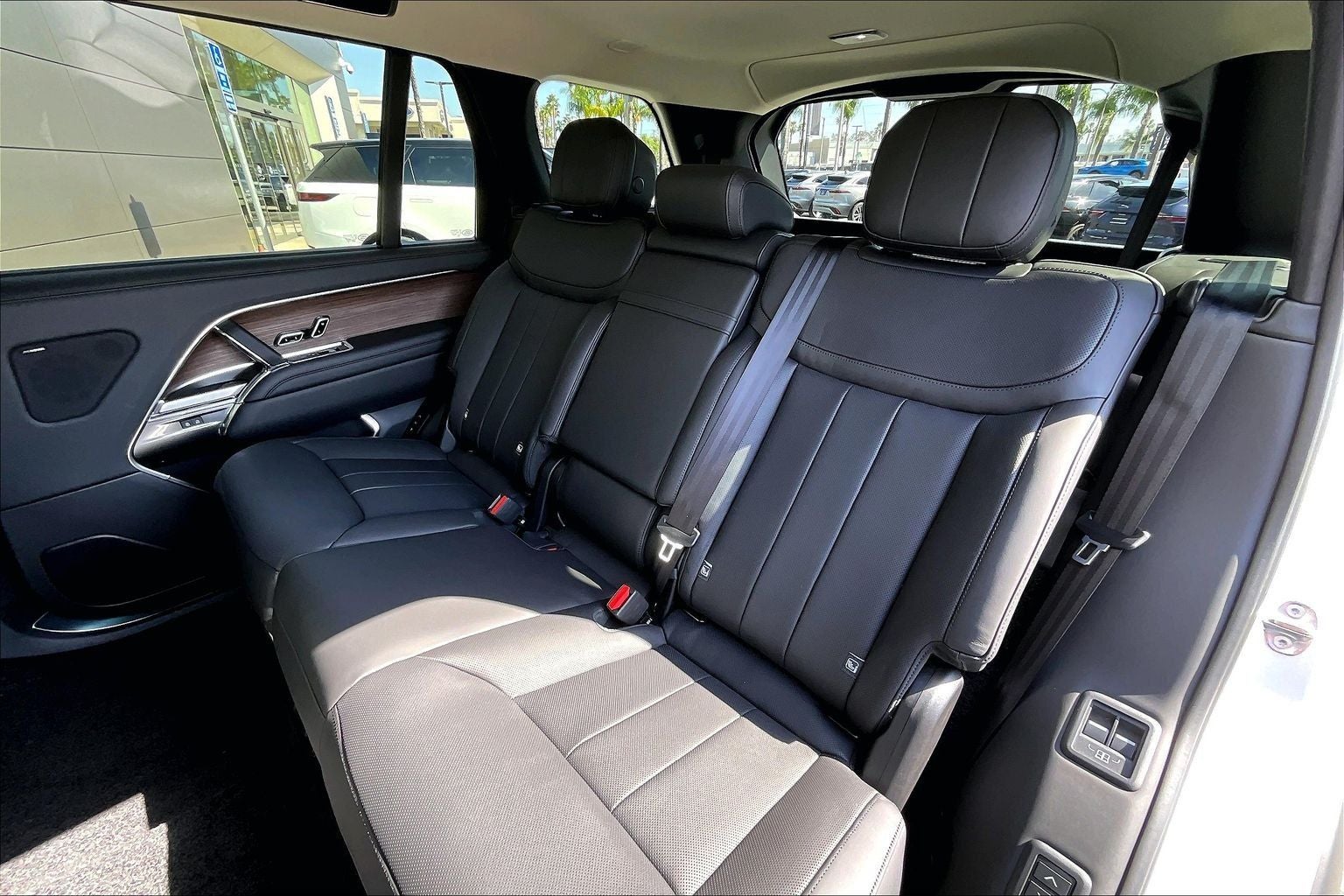 2026 Land Rover Range Rover SE LWB