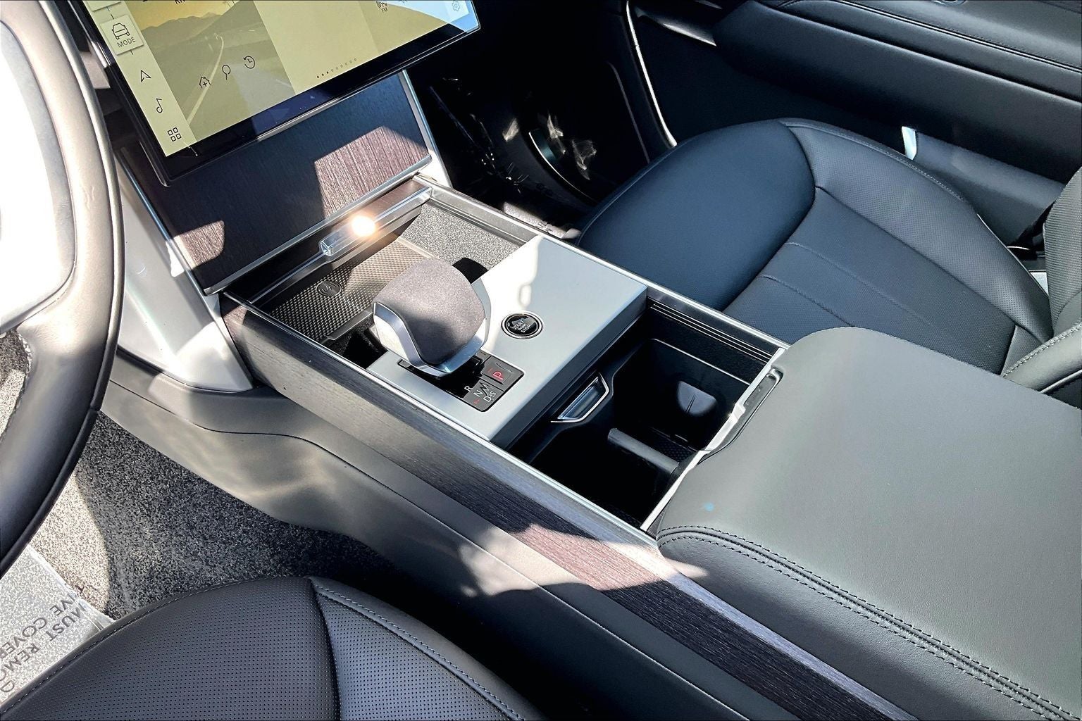 2026 Land Rover Range Rover SE LWB