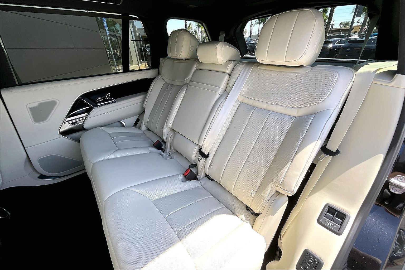 2026 Land Rover Range Rover SE LWB