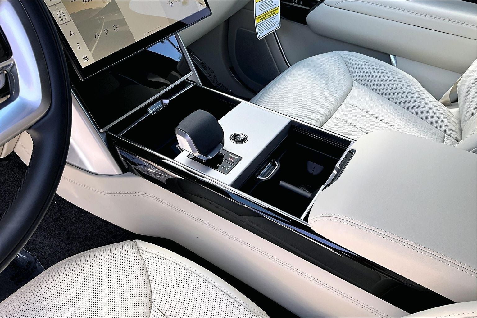 2026 Land Rover Range Rover SE LWB