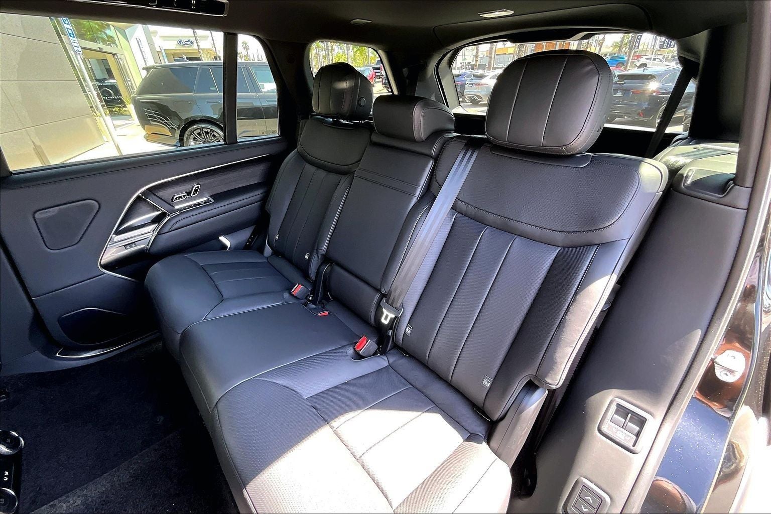 2026 Land Rover Range Rover SE LWB