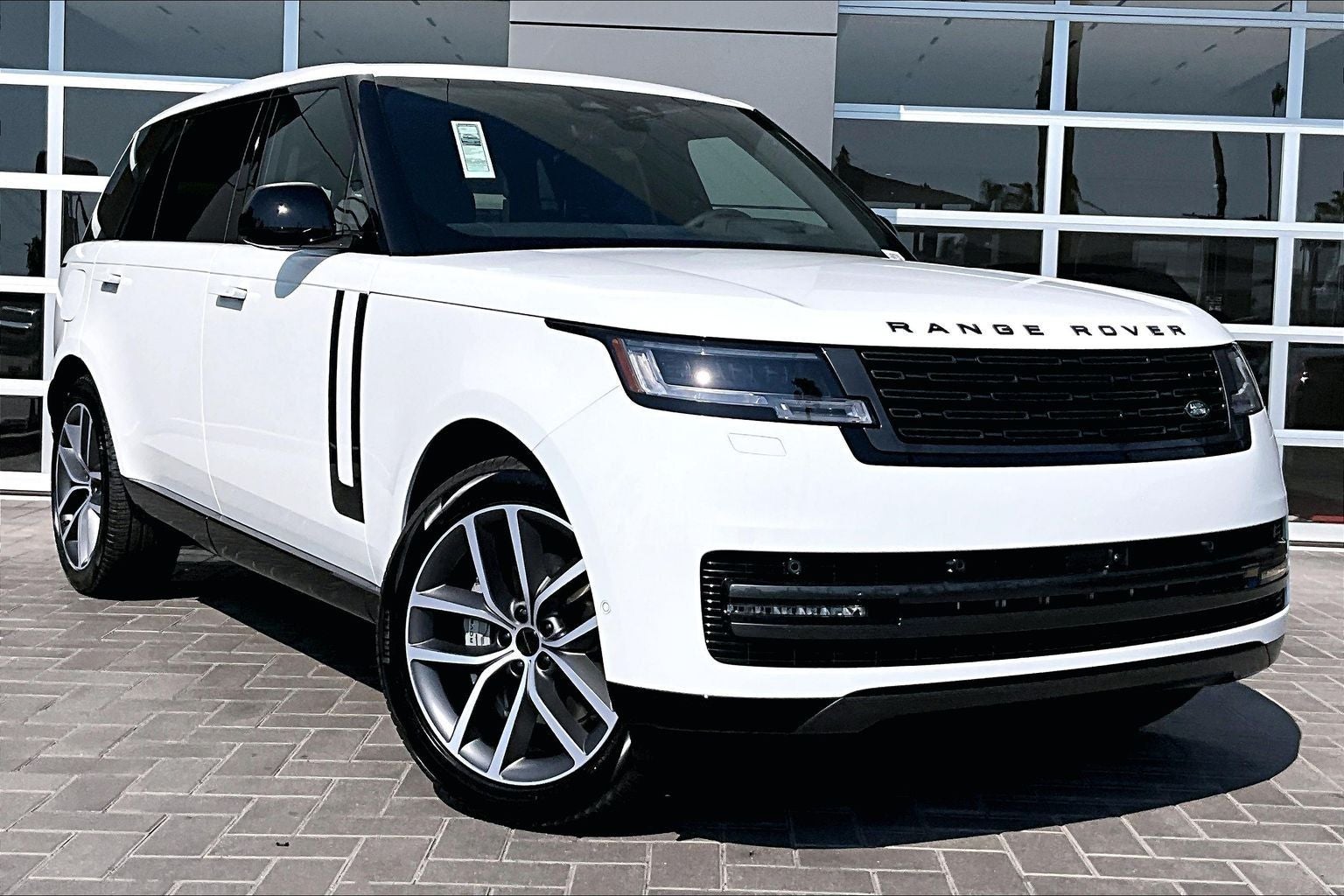 2026 Land Rover Range Rover SE LWB