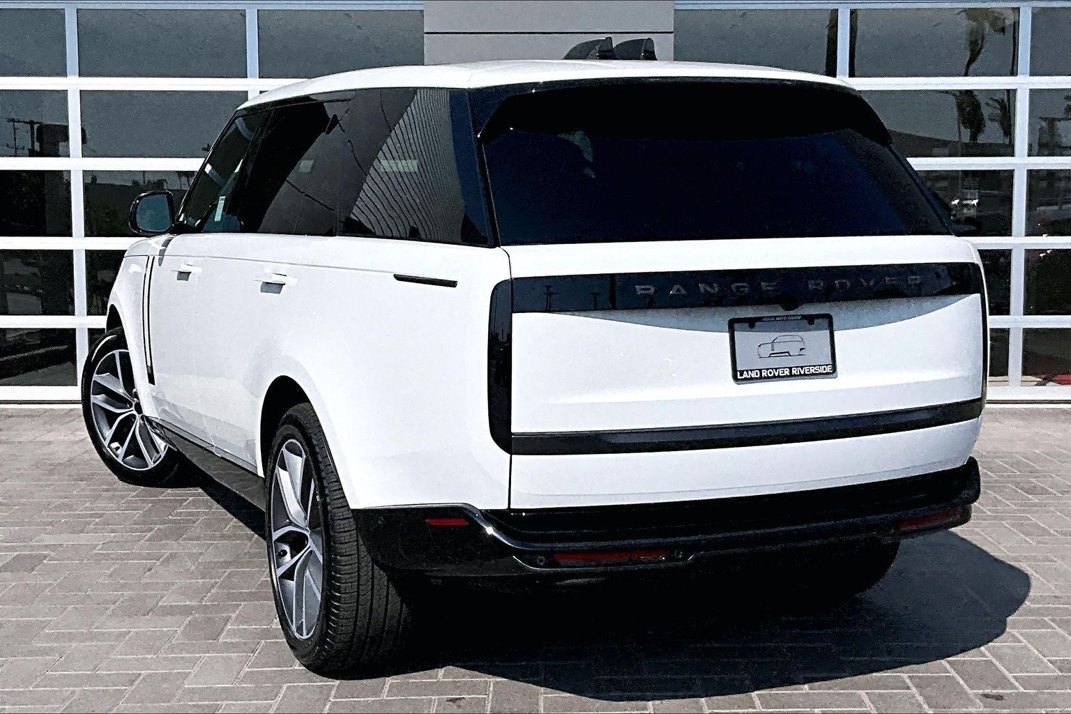 2026 Land Rover Range Rover SE LWB