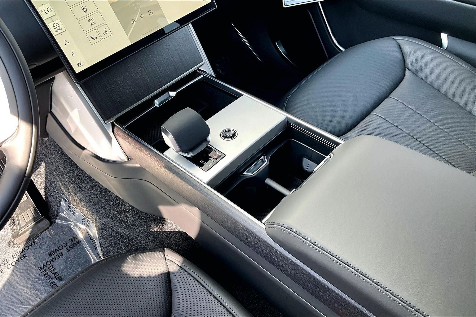 2026 Land Rover Range Rover SE LWB