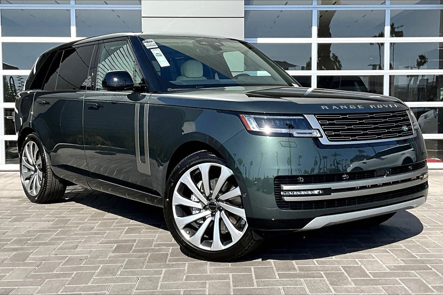 2026 Land Rover Range Rover SE LWB