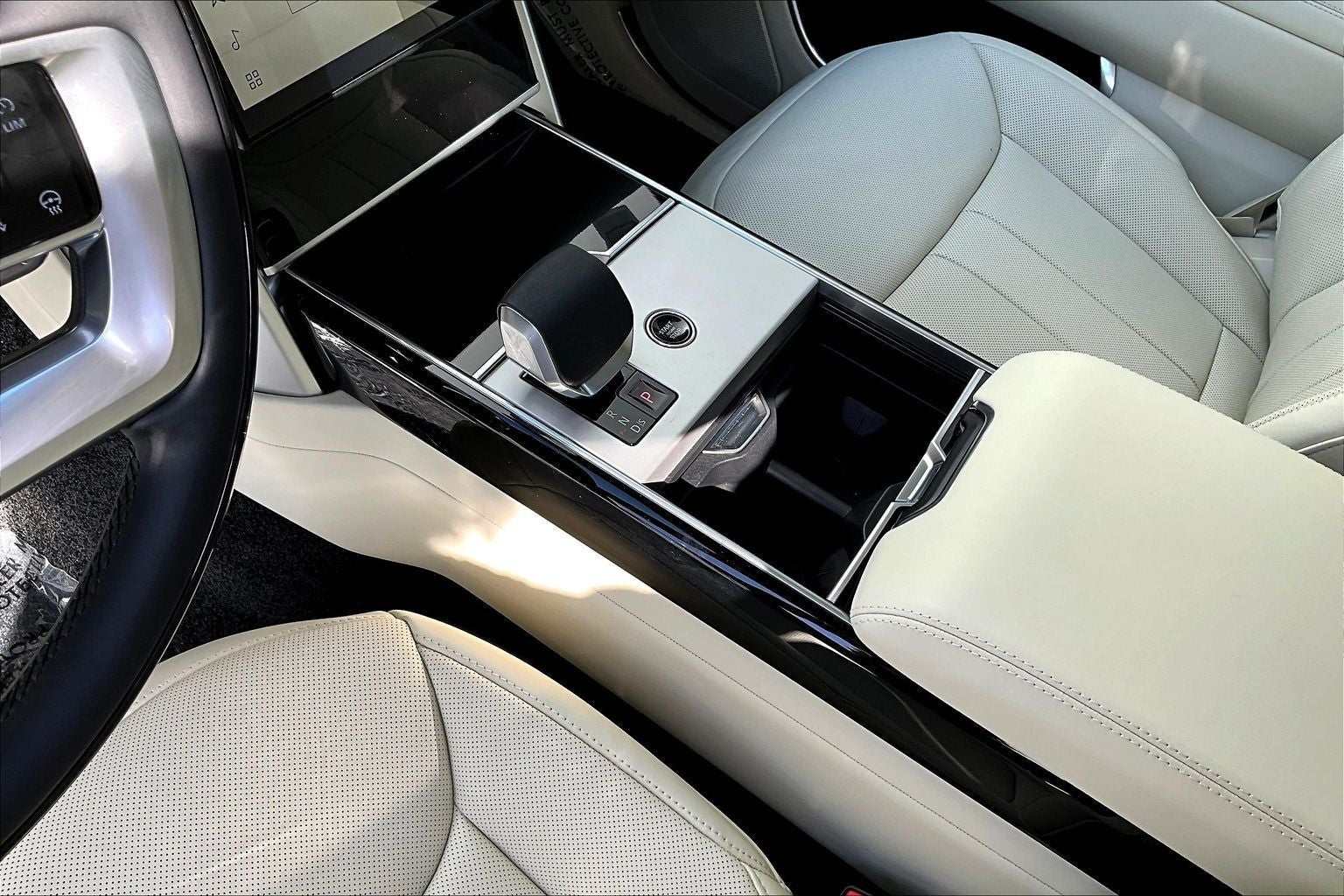 2026 Land Rover Range Rover SE LWB