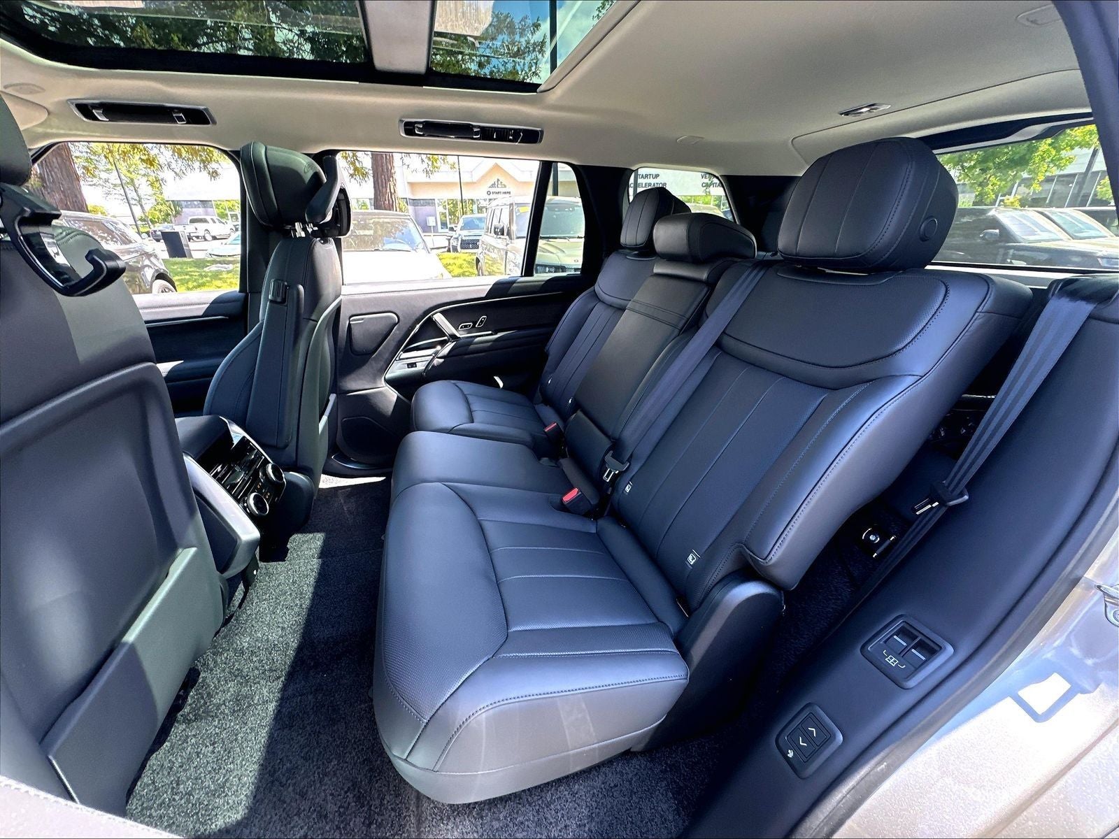 2026 Land Rover Range Rover SE LWB