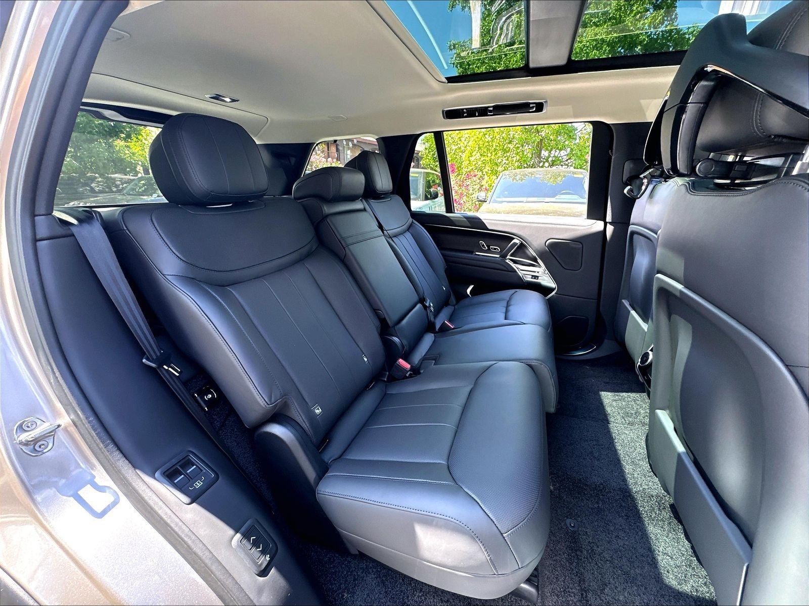 2026 Land Rover Range Rover SE LWB